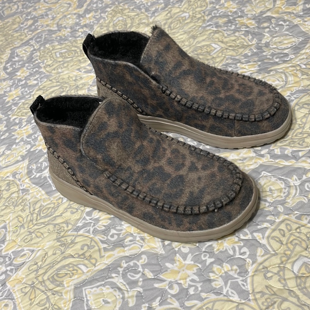 Hey dude booties, fur lined